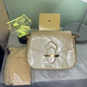 5 item LV Bellflower Crossbody with matching wallet and LV dustbag COA included!